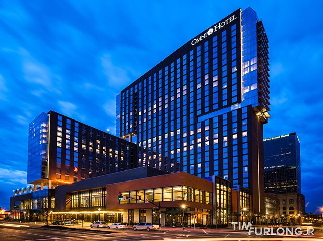 This is the front of the Omni Louisville hotel. This is the front of the Omni Louisville hotel.