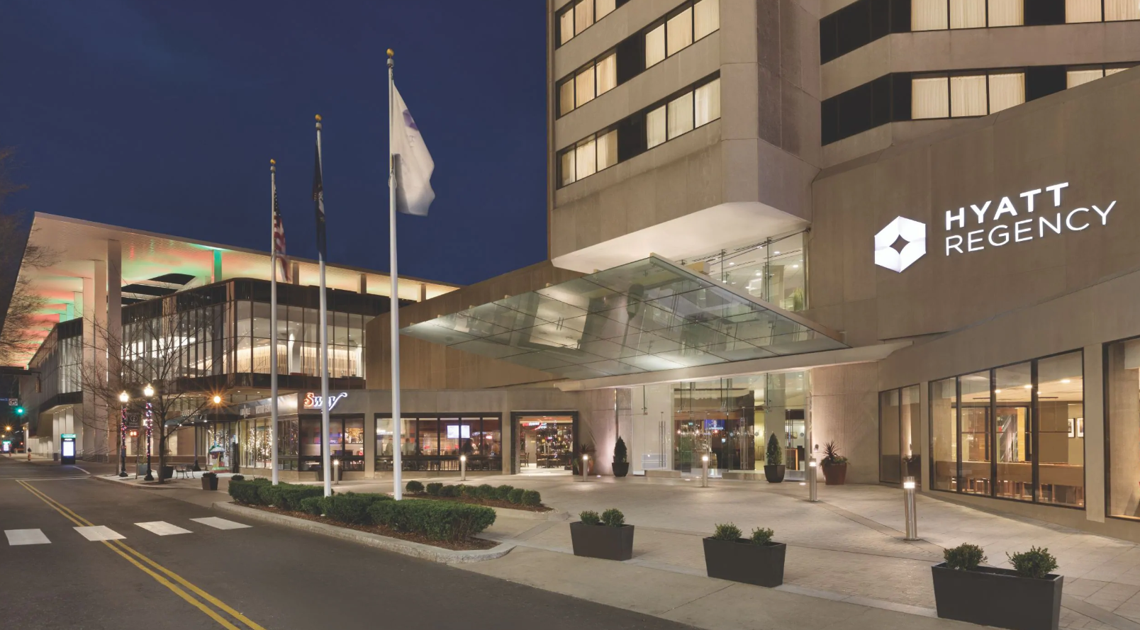 This is the front of the Hyatt regency Louisville hotel This is the front of the Hyatt regency Louisville hotel